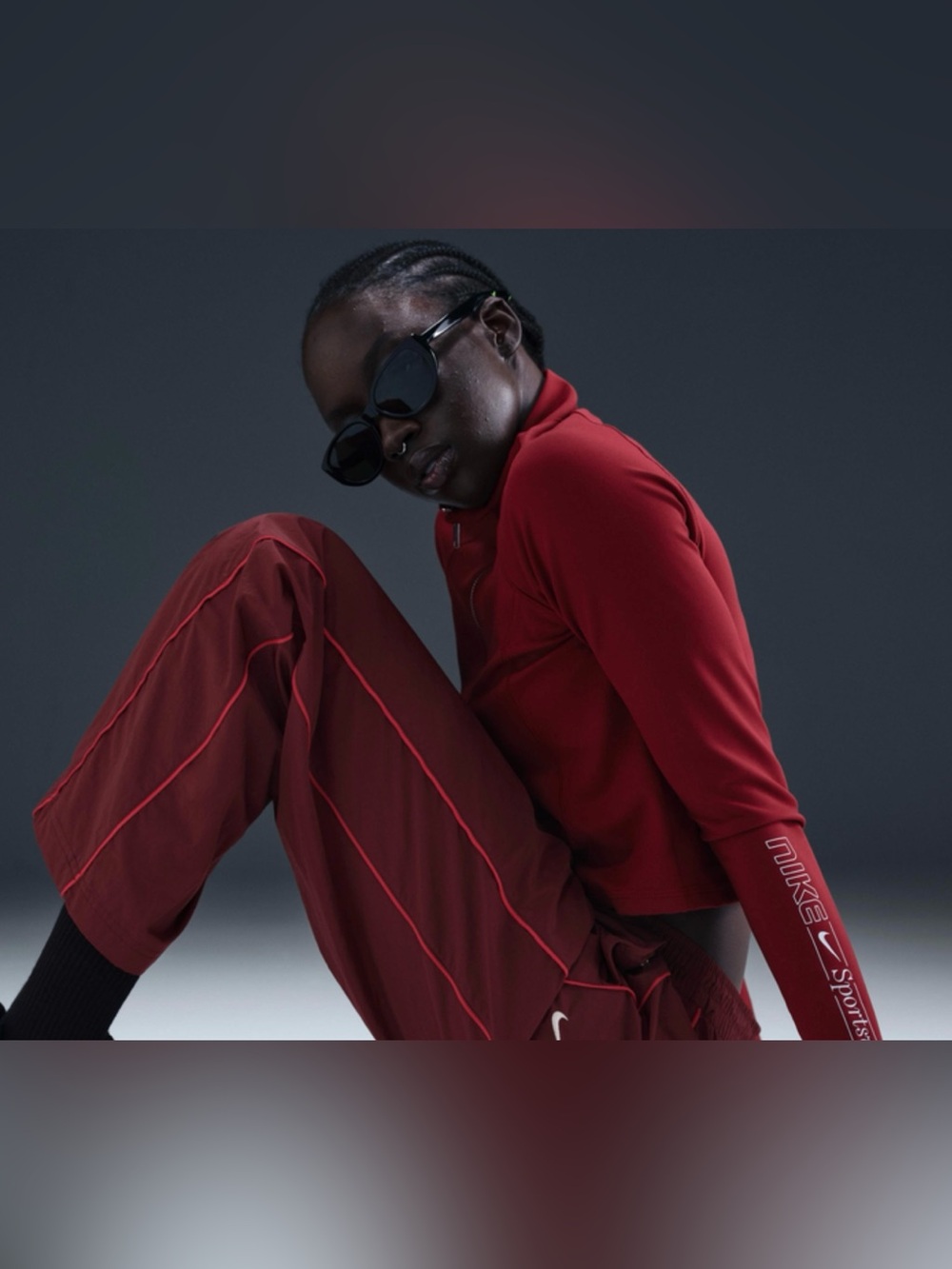 Nike Windrunner
Women's High-Waisted Woven Open-Hem Trousers
 Deep Red size S